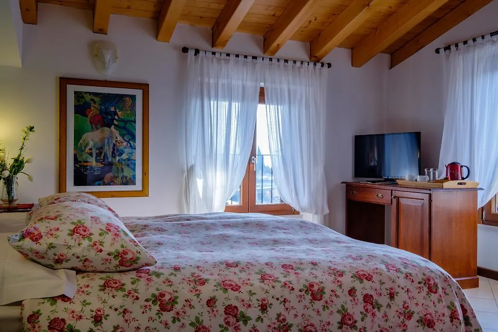 Hotel Tre Punte Gargnano 3*,